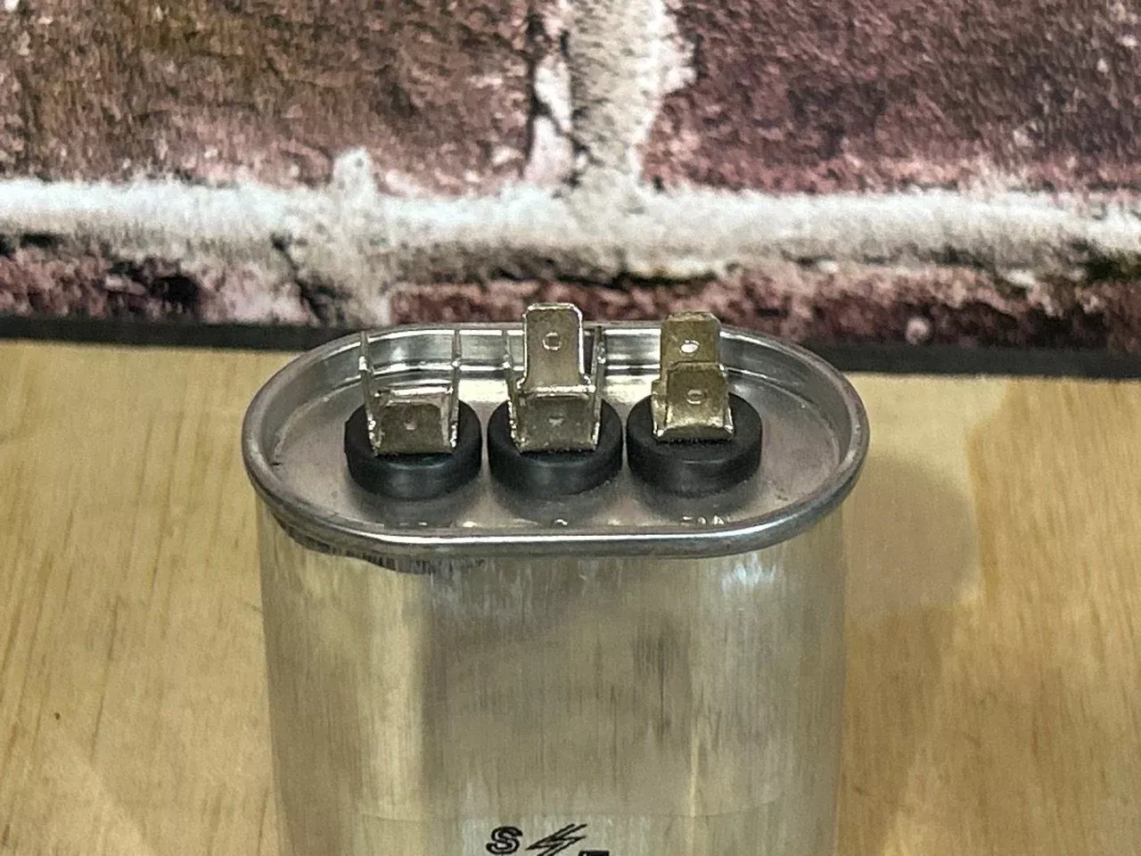 370 Vac, 30+4MFD 50/60 Hz, Oval Capacitor