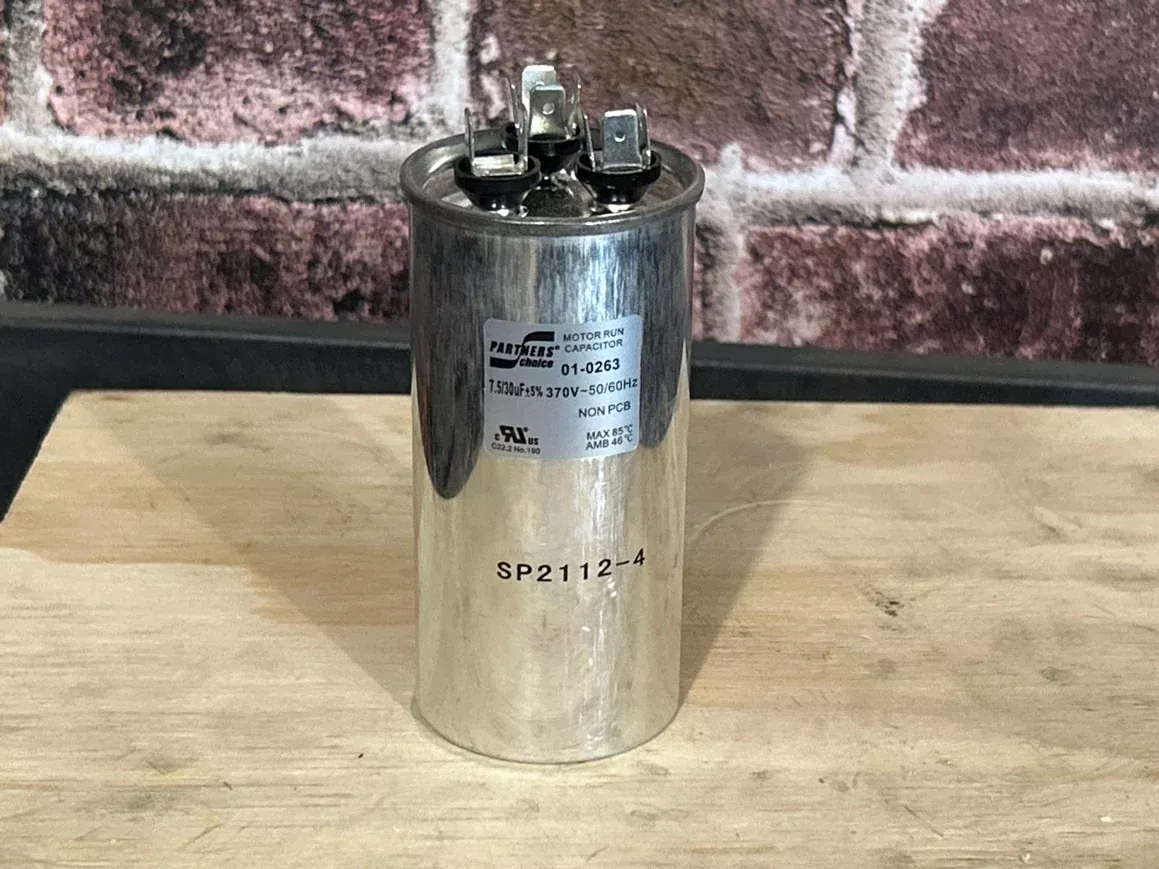 370 Vac, 30+7.5MFD 50/60 Hz, Round Capacitor