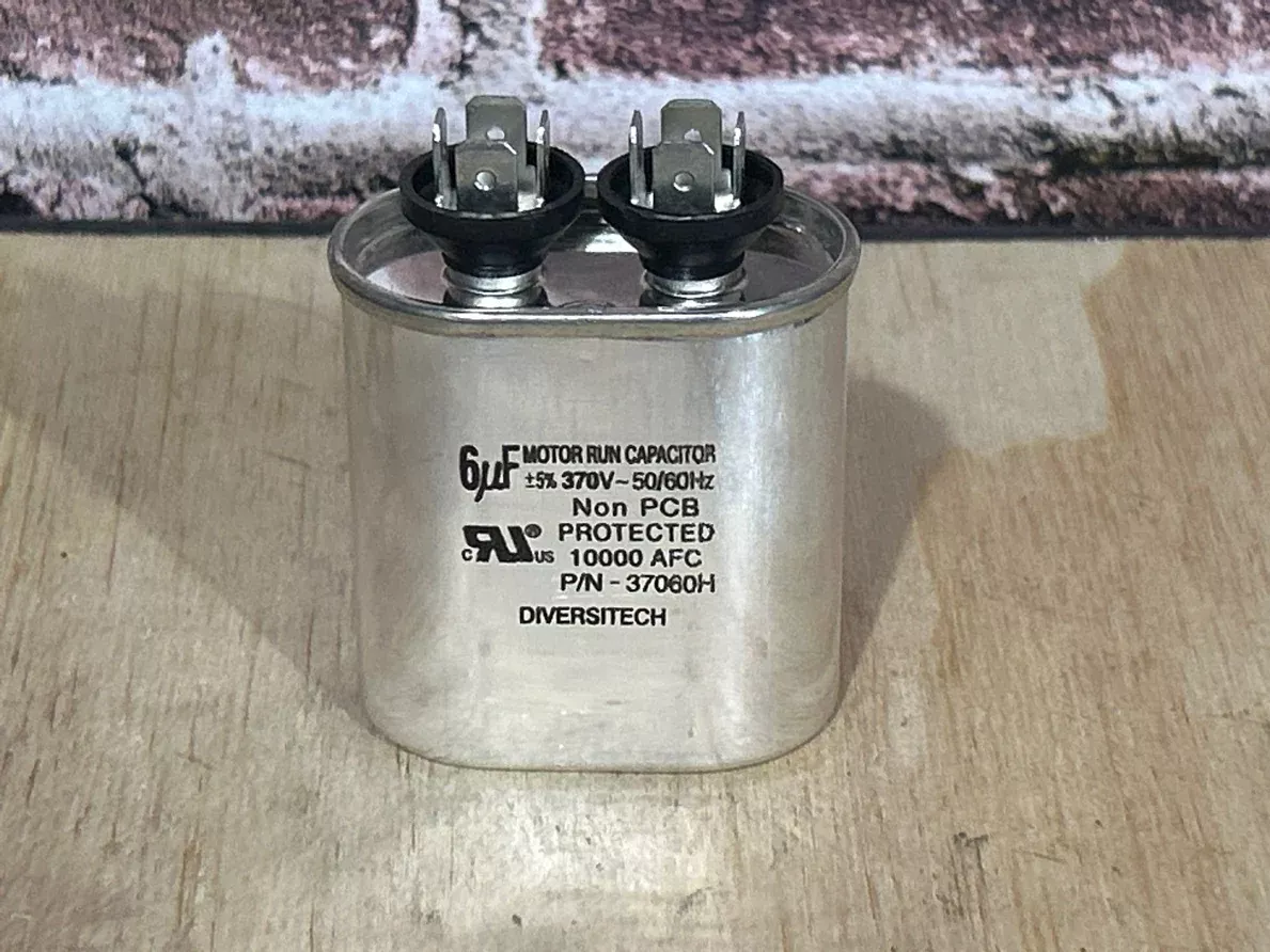 370 Vac, 6MFD 50/60 Hz, Oval Capacitor