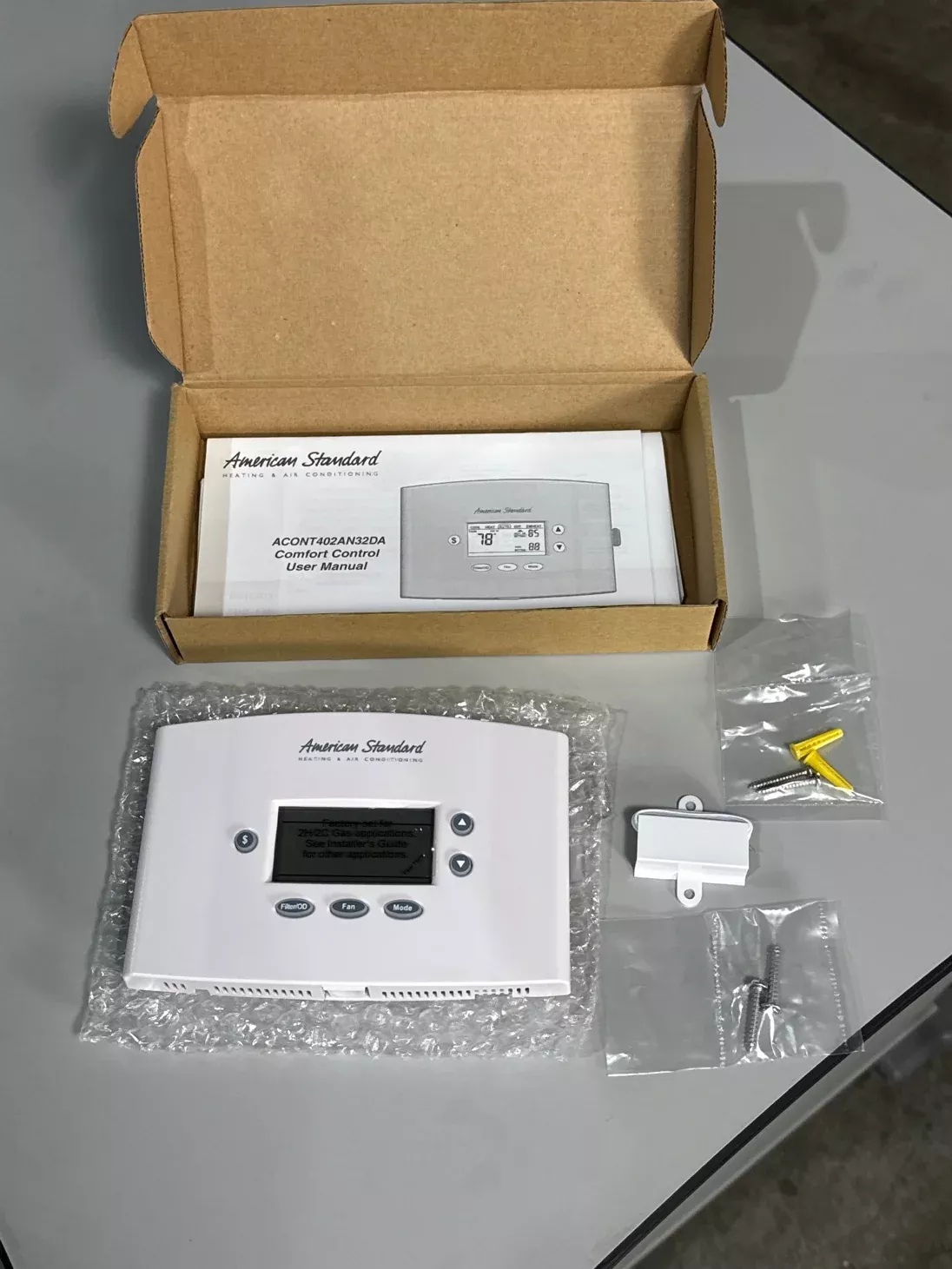Non-Programmable 3 Heat/2 Cool 24 V Heat Pump/Conventional Thermostat